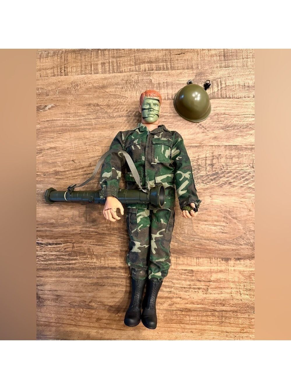 Vintage 1996 G.I. Joe action soldier by Hasbro - Camo painted face and M136 AT4